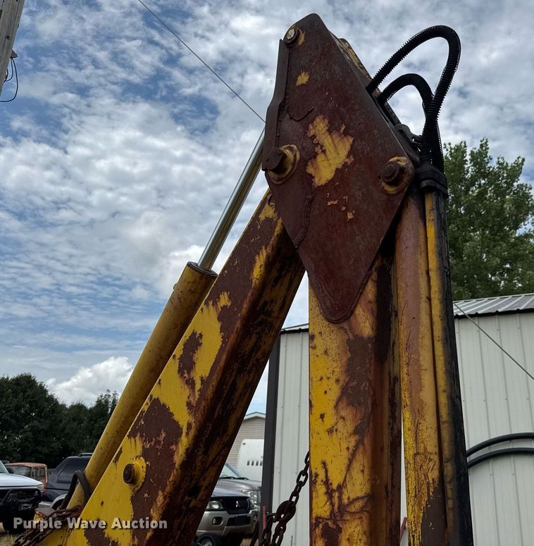 image for item DY0435 Massey Ferguson 3165 tractor