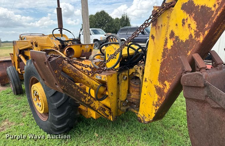 image for item DY0435 Massey Ferguson 3165 tractor