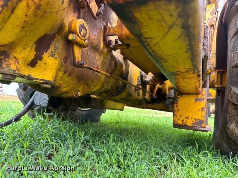 image for item DY0435 Massey Ferguson 3165 tractor