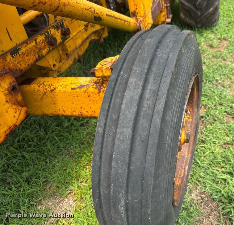 image for item DY0435 Massey Ferguson 3165 tractor