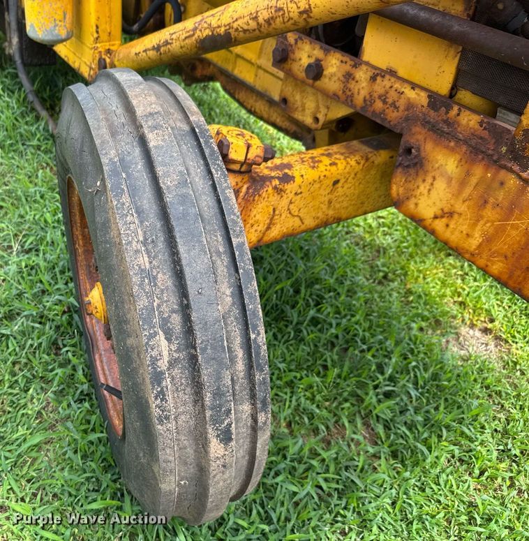 image for item DY0435 Massey Ferguson 3165 tractor