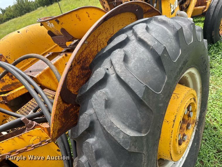 image for item DY0435 Massey Ferguson 3165 tractor