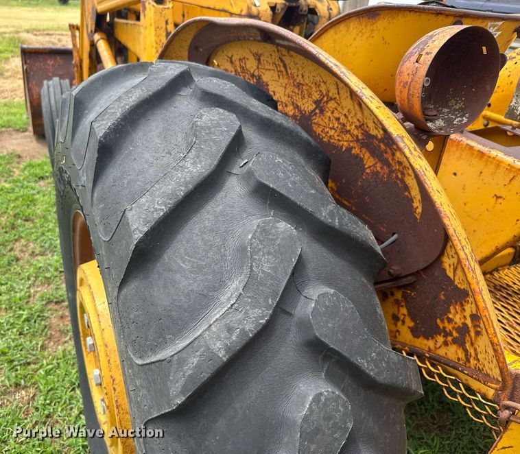 image for item DY0435 Massey Ferguson 3165 tractor