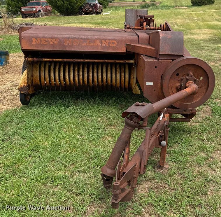 image for item DY0436 New Holland 269 small square baler