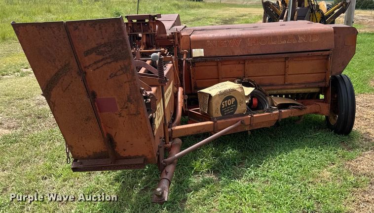 image for item DY0436 New Holland 269 small square baler