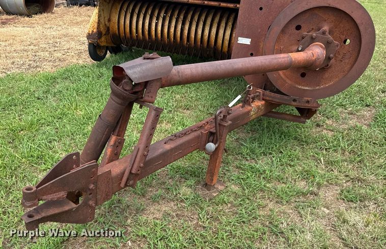 image for item DY0436 New Holland 269 small square baler