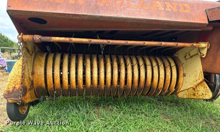 image for item DY0436 New Holland 269 small square baler