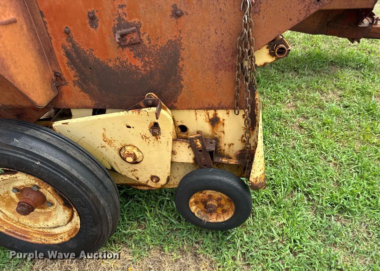 image for item DY0436 New Holland 269 small square baler