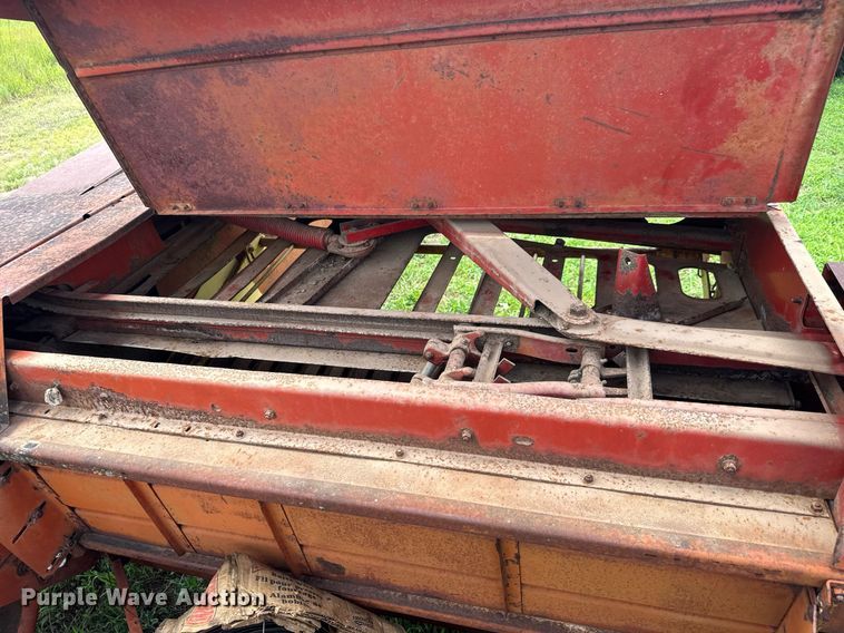 image for item DY0436 New Holland 269 small square baler