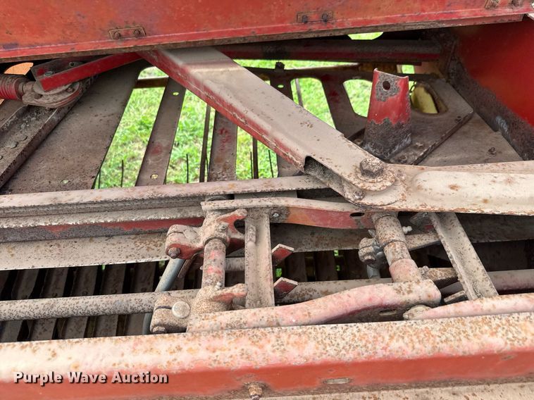 image for item DY0436 New Holland 269 small square baler