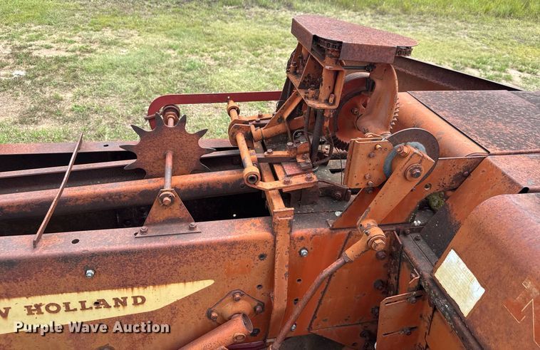 image for item DY0436 New Holland 269 small square baler