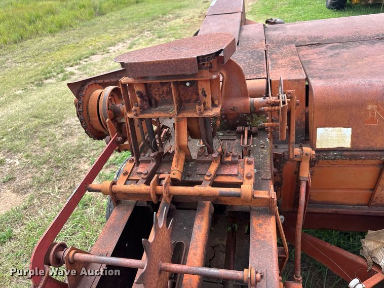 image for item DY0436 New Holland 269 small square baler