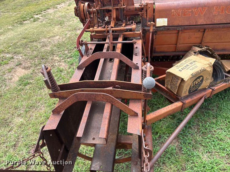 image for item DY0436 New Holland 269 small square baler