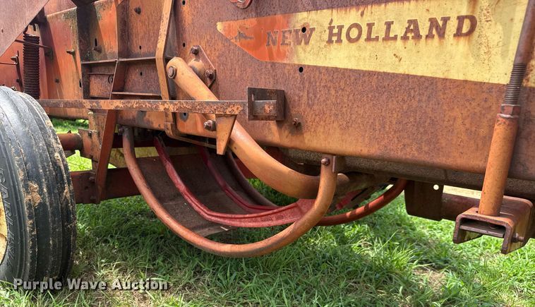 image for item DY0436 New Holland 269 small square baler
