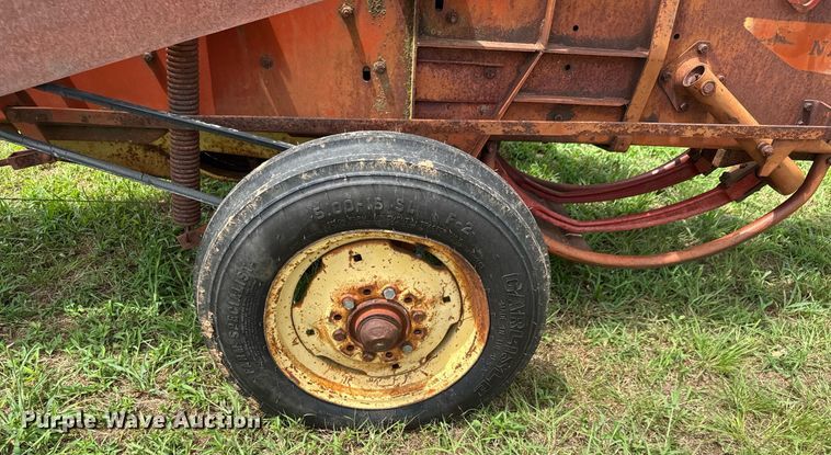 image for item DY0436 New Holland 269 small square baler