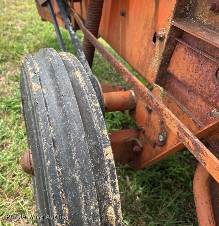 image for item DY0436 New Holland 269 small square baler