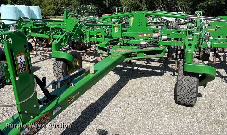image for item DY0777 2024 John Deere 2230FH field cultivator