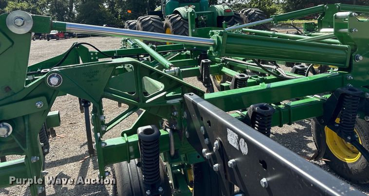 image for item DY0777 2024 John Deere 2230FH field cultivator