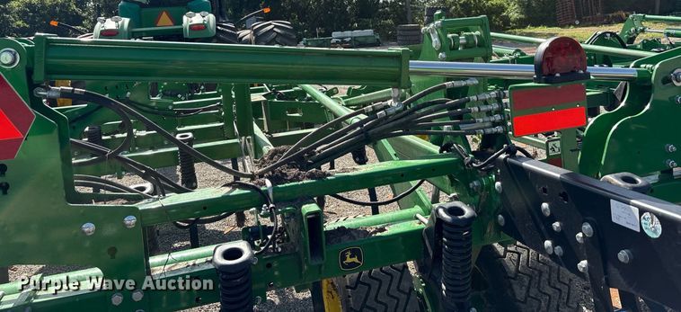 image for item DY0777 2024 John Deere 2230FH field cultivator