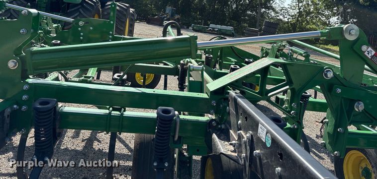 image for item DY0777 2024 John Deere 2230FH field cultivator