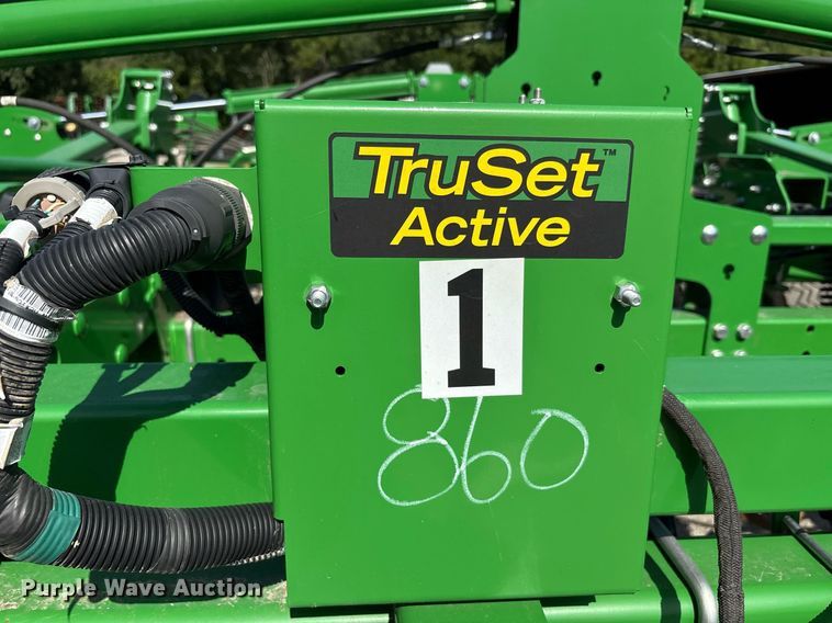 image for item DY0777 2024 John Deere 2230FH field cultivator