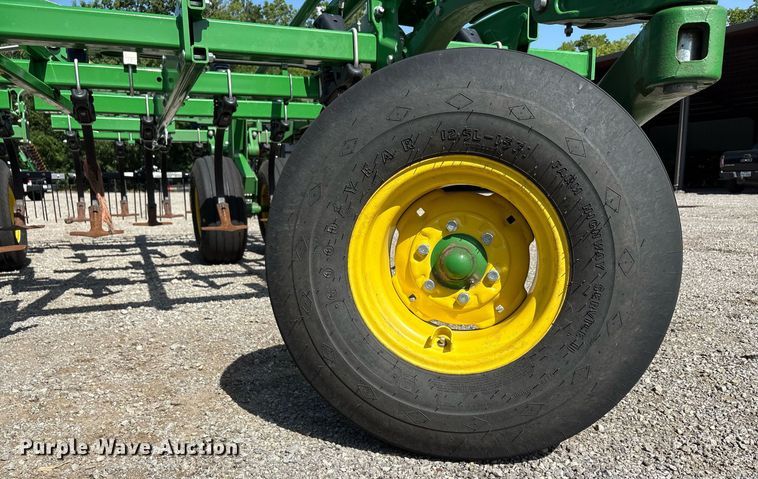 image for item DY0777 2024 John Deere 2230FH field cultivator