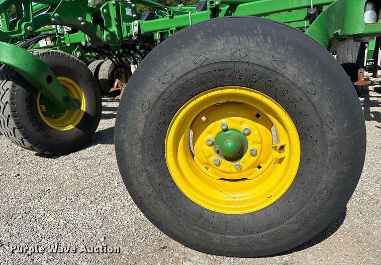 image for item DY0777 2024 John Deere 2230FH field cultivator