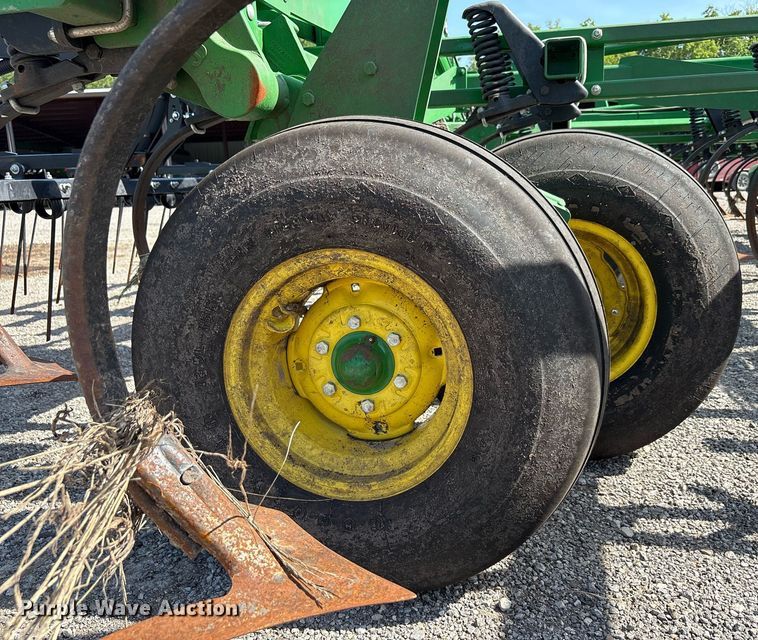 image for item DY0777 2024 John Deere 2230FH field cultivator