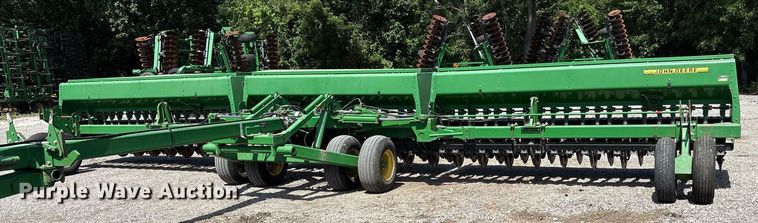 image for item DY0778 1992 John Deere 455 grain drill