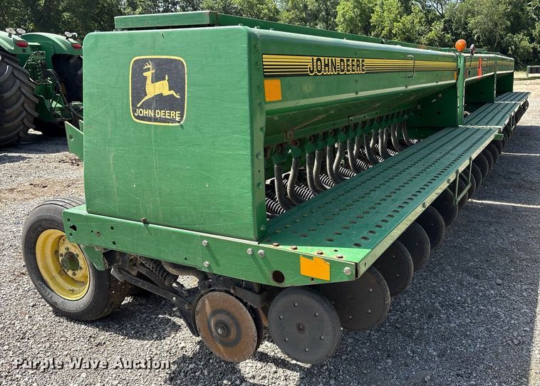 image for item DY0778 1992 John Deere 455 grain drill