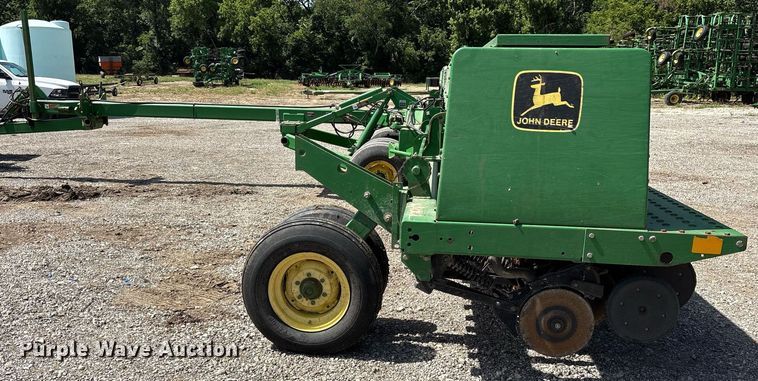 image for item DY0778 1992 John Deere 455 grain drill