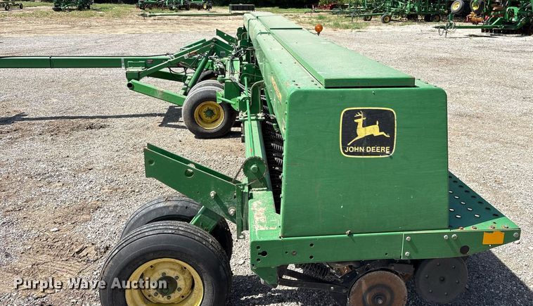 image for item DY0778 1992 John Deere 455 grain drill