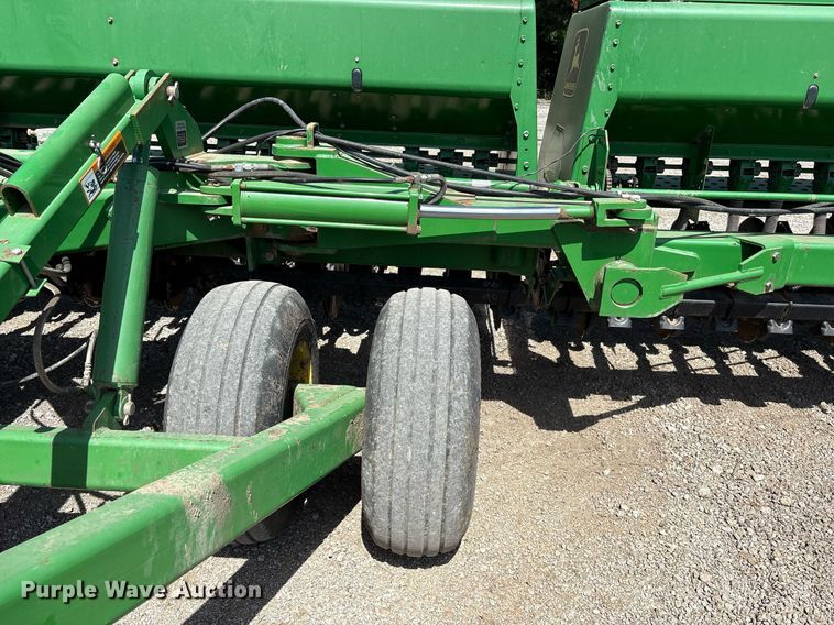 image for item DY0778 1992 John Deere 455 grain drill