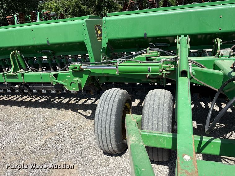 image for item DY0778 1992 John Deere 455 grain drill