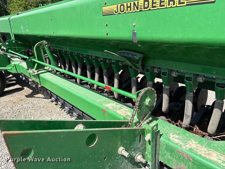 image for item DY0778 1992 John Deere 455 grain drill