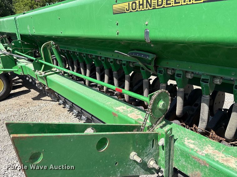 image for item DY0778 1992 John Deere 455 grain drill
