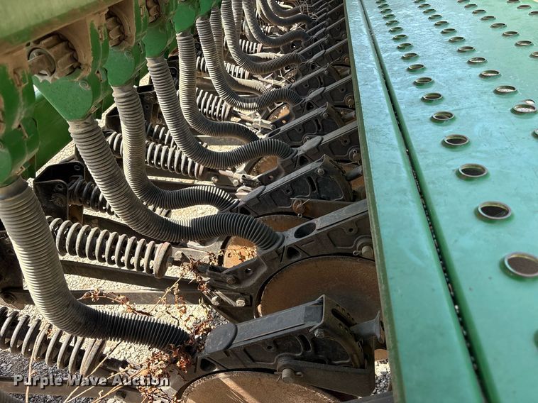 image for item DY0778 1992 John Deere 455 grain drill