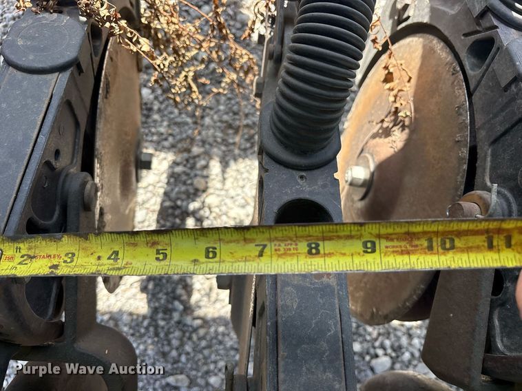 image for item DY0778 1992 John Deere 455 grain drill