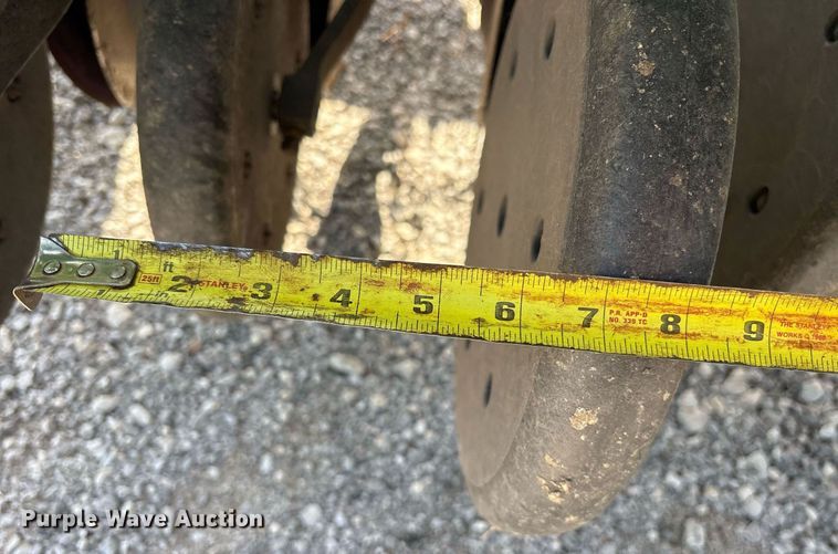 image for item DY0778 1992 John Deere 455 grain drill