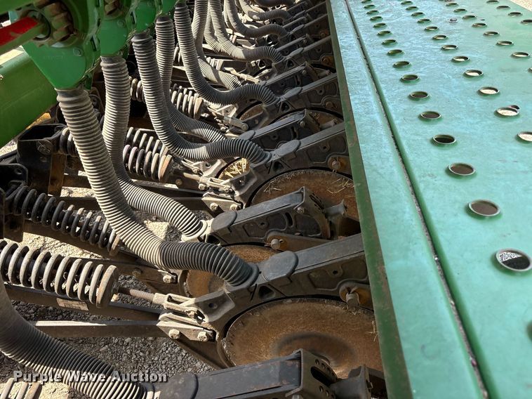 image for item DY0778 1992 John Deere 455 grain drill