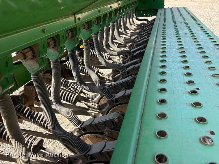 image for item DY0778 1992 John Deere 455 grain drill