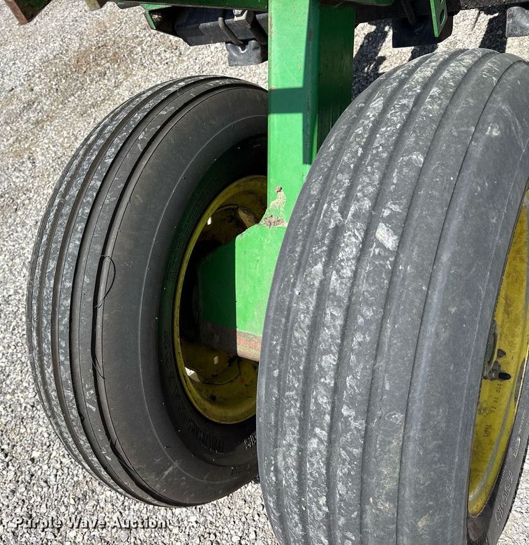 image for item DY0778 1992 John Deere 455 grain drill