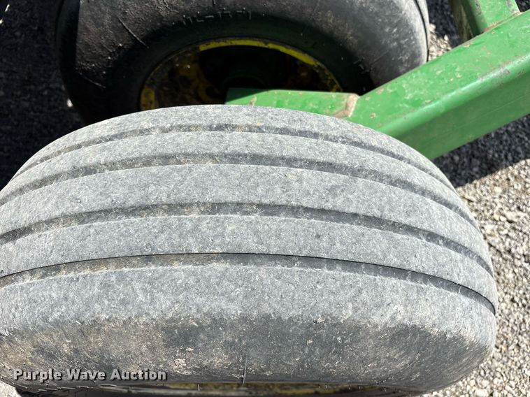 image for item DY0778 1992 John Deere 455 grain drill