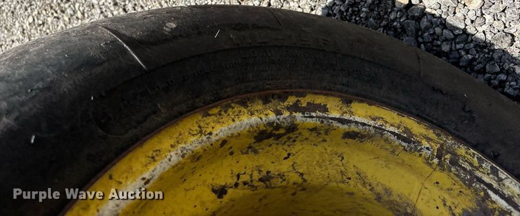 image for item DY0778 1992 John Deere 455 grain drill