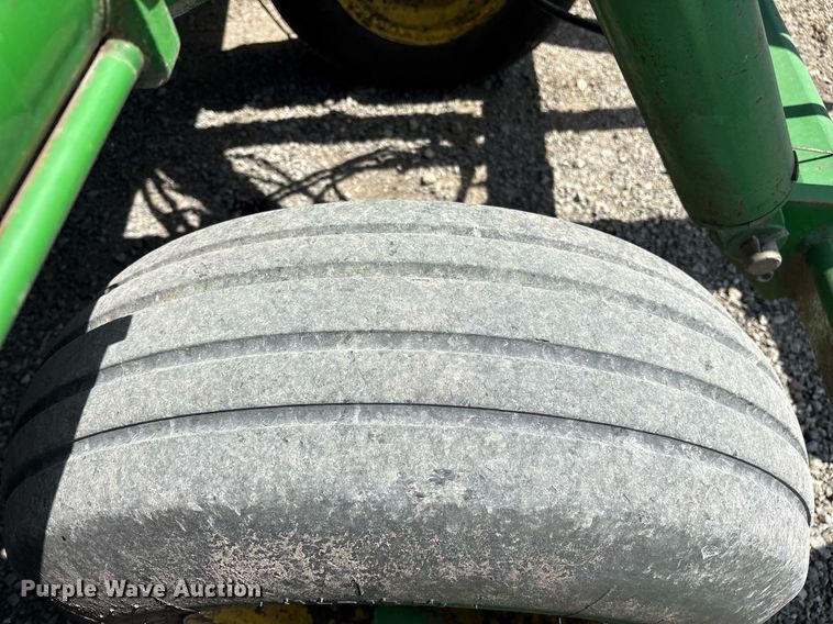 image for item DY0778 1992 John Deere 455 grain drill