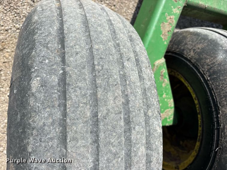 image for item DY0778 1992 John Deere 455 grain drill