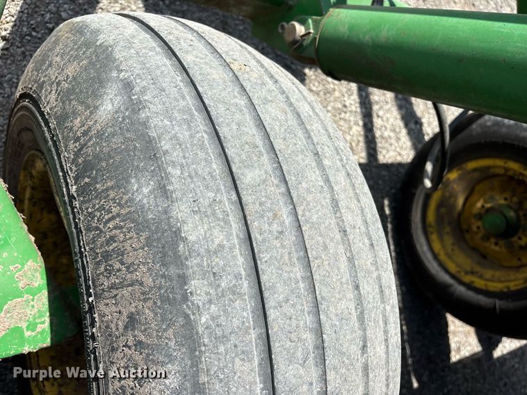 image for item DY0778 1992 John Deere 455 grain drill