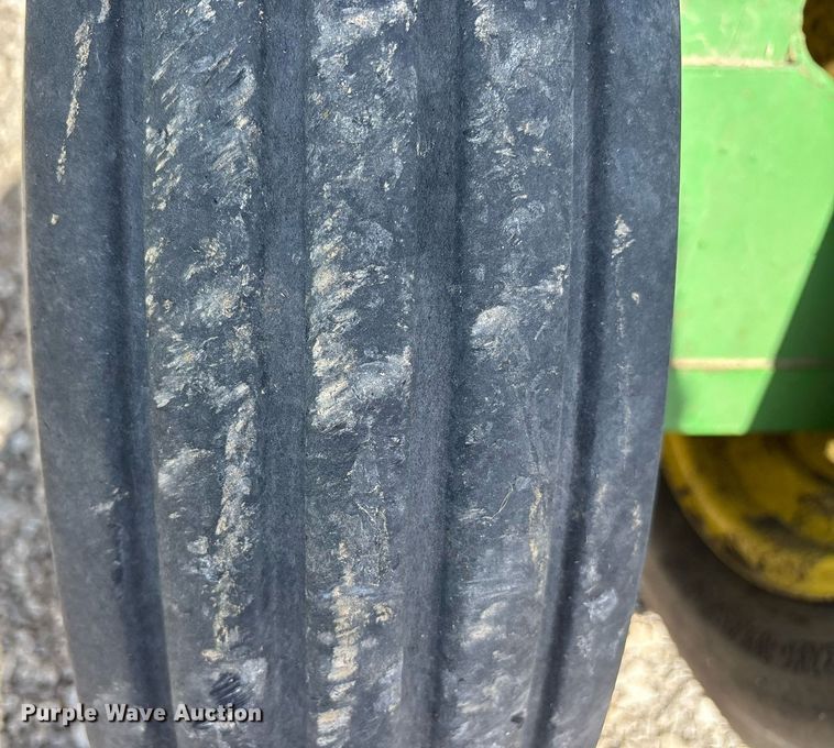 image for item DY0778 1992 John Deere 455 grain drill