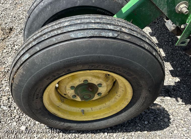 image for item DY0778 1992 John Deere 455 grain drill