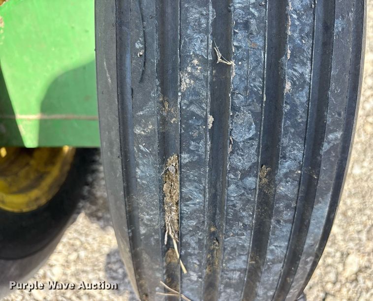 image for item DY0778 1992 John Deere 455 grain drill